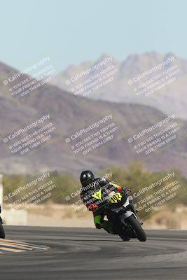 media/Oct-30-2025-Racers Edge (Thu) [[dabbdaf680]]/3-B Group/Session 2 (Turn 14)/